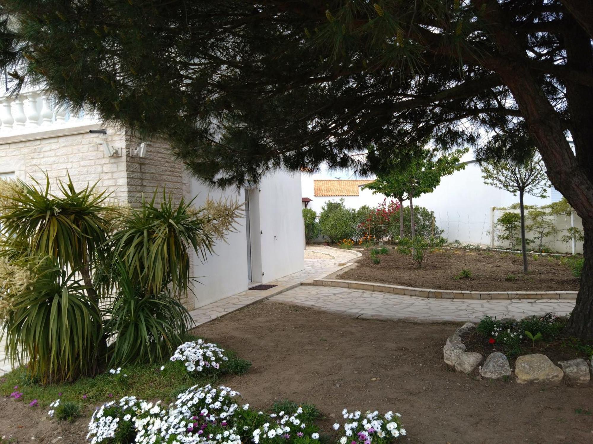 Maison Avec Jardin Prive 圣伊莱尔·德列 外观 照片
